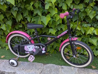 Bicicleta infantil Btwin rosa con ruedines