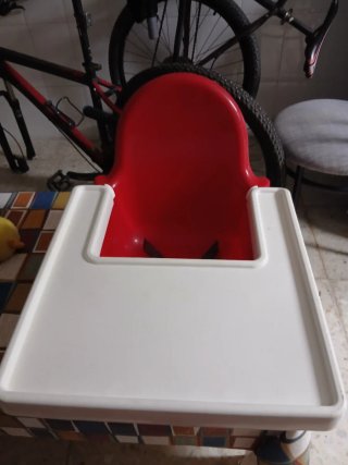 Trona roja para bebé