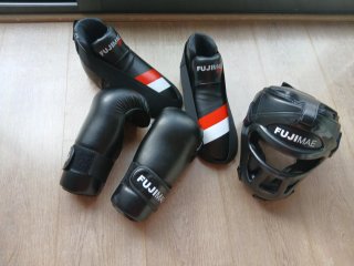 Protecciones Karate Casco Guantes Botas Fujimae