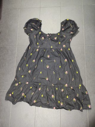 Vestido negro con flores