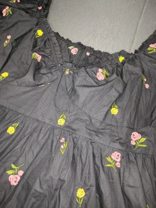 Vestido negro con flores