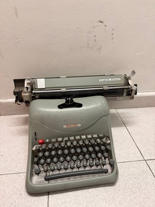 Máquina de escribir Hispano Olivetti Lexicon 80