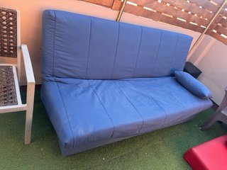 Sofá cama azul de tela