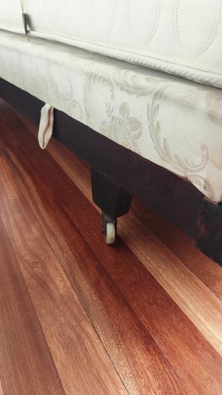 Cama doble de madera maciza