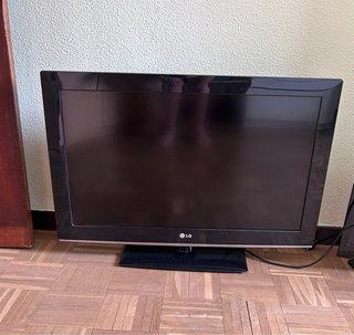 Televisor LG 32" HD (LG 32LK330)+Google Chromecast