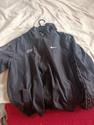 Casaca Nike Negra con Capucha