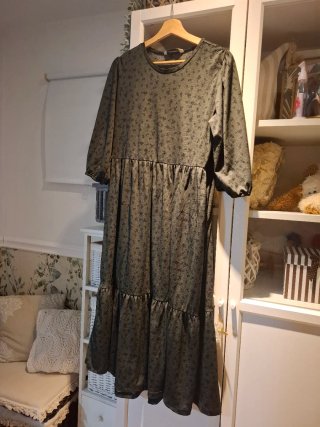 Vestido verde con estampado floral