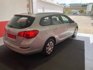 Opel Astra 2011