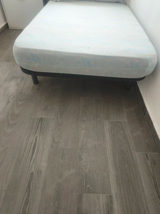 Somier con láminas de madera y colchón 105