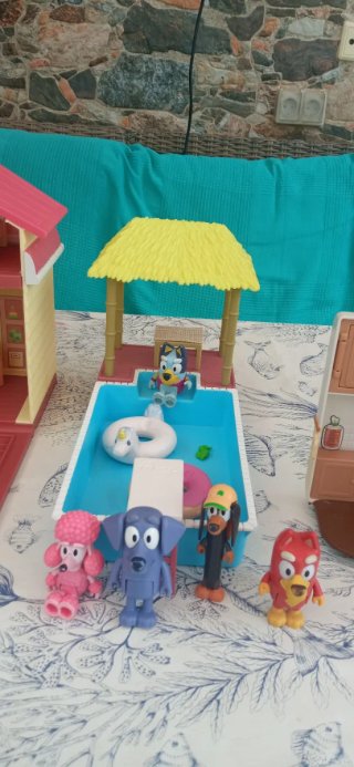 Juguetes Bluey casa, piscina, caravana, autobús.