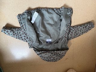 Impermeable estampado animal print bebé Kiabi