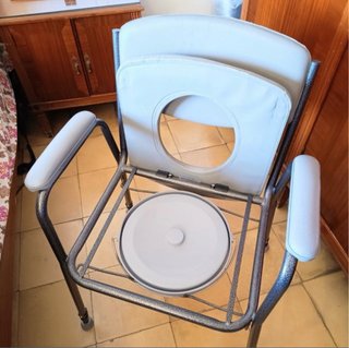 Silla de baño con orinal