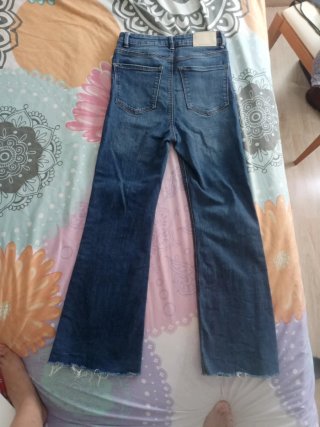 Pantalón vaquero campana Stradivarius T.36 D78