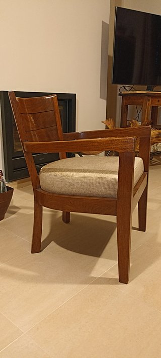 Sillón de madera estilo tapizado beige