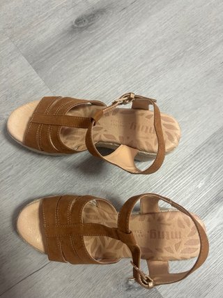 Sandalias de cuña tacon marrones
