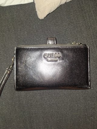 Monedero Guess plateado