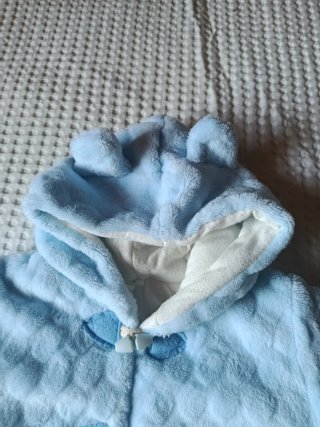 Abrigo bebé azul con capucha