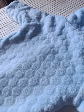 Abrigo bebé azul con capucha