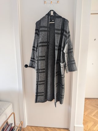 Abrigo largo Zara gris y negro