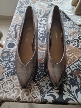 Zapatos de tacón plateados