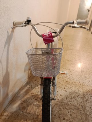 Bicicleta infantil rosa y blanca