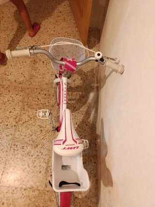Bicicleta infantil rosa y blanca