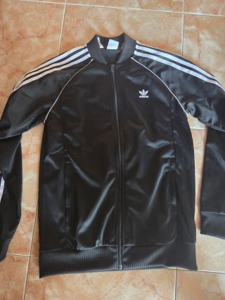 Chaqueta Adidas Negra con Rayas Blancas