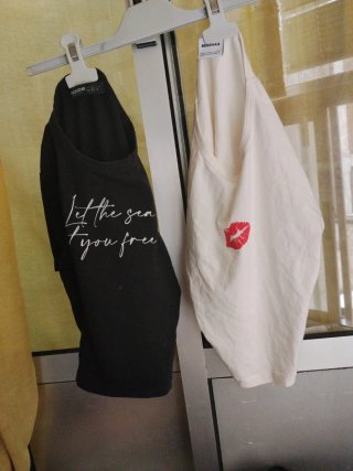 Lote 2 Camisetas Bershka e Inside Talla S