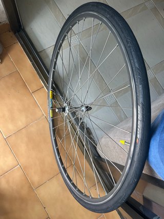 Rueda delantera Mavic carretera