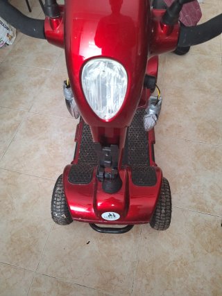Moto de minusválidos scooter roja