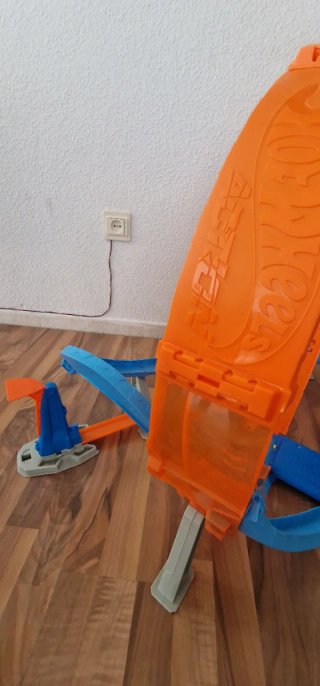 Pista Hot Wheels MegaLoop
