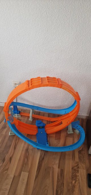 Pista Hot Wheels MegaLoop