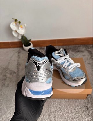 Asics Gel Azules y Plateadas Talla 38