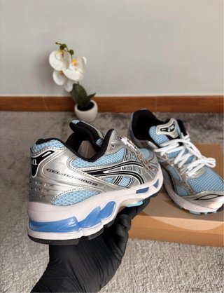 Asics Gel Azules y Plateadas Talla 38