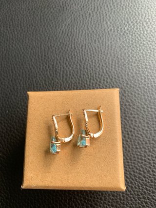 Brincos antialérgicos com cristal azul e caixa
