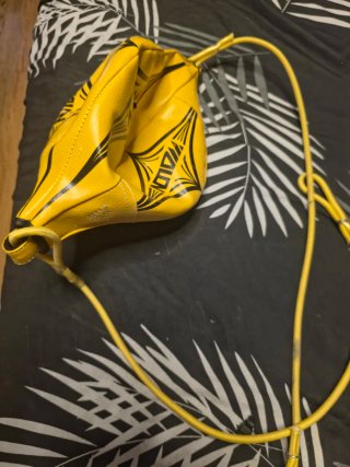 Bola de boxeo amarilla