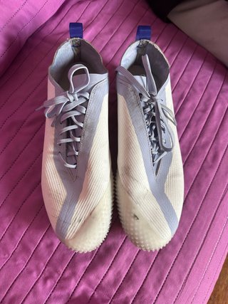 Zapatillas Fútbol Blancas y Moradas