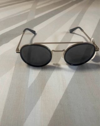 Gafas de sol Hawkers negras y doradas