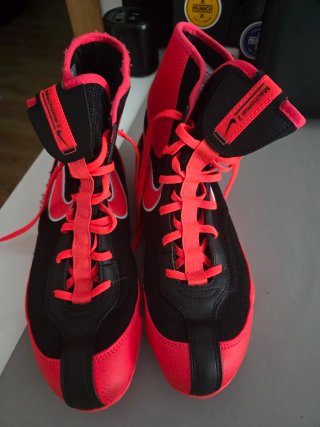 Botas Boxeo Nike Negras y Rojas
