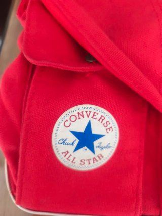 Bolso Converse Rojo Edición Especial Y2K