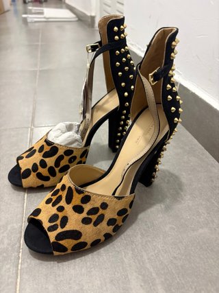 Zapatos Zara Tacón Animal Print Tachuelas