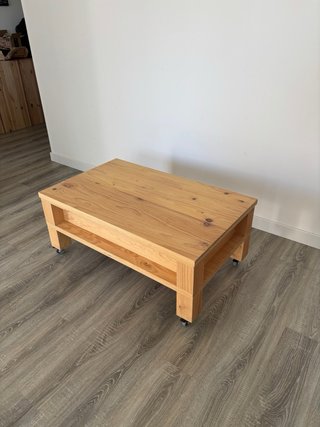 Mesa de centro Meike de madera con ruedas