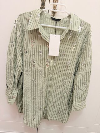 Camisa Zara verde con estrellas
