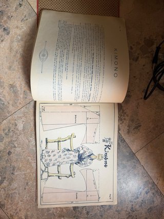 Libro antiguo de patronaje y costura