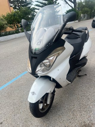 Aprilia Arrecife 200 Maxi Scooter Blanca