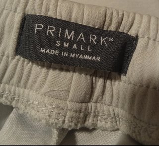 Pantalón beige con ribete