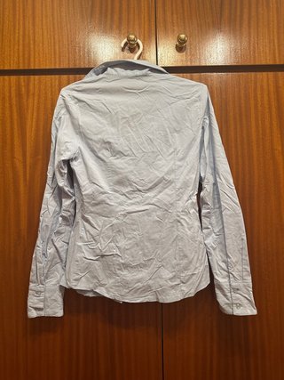 Camisa azul de manga larga
