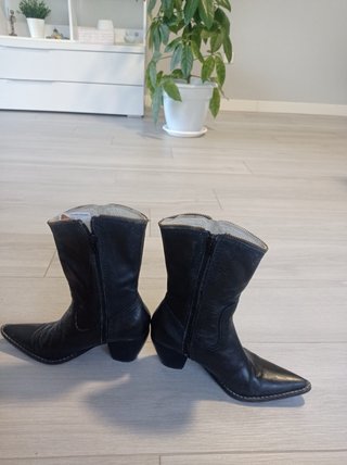 Botas de cuero negras con cremallera