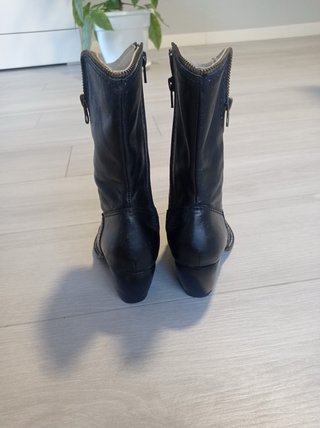 Botas de cuero negras con cremallera