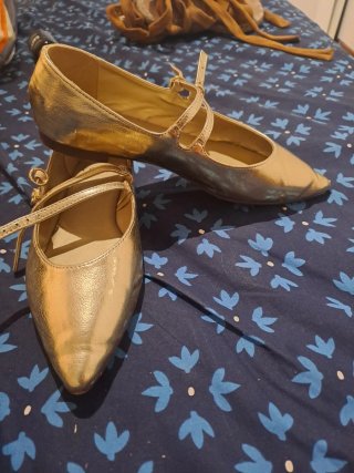 Zapatos planos dorados talla 38